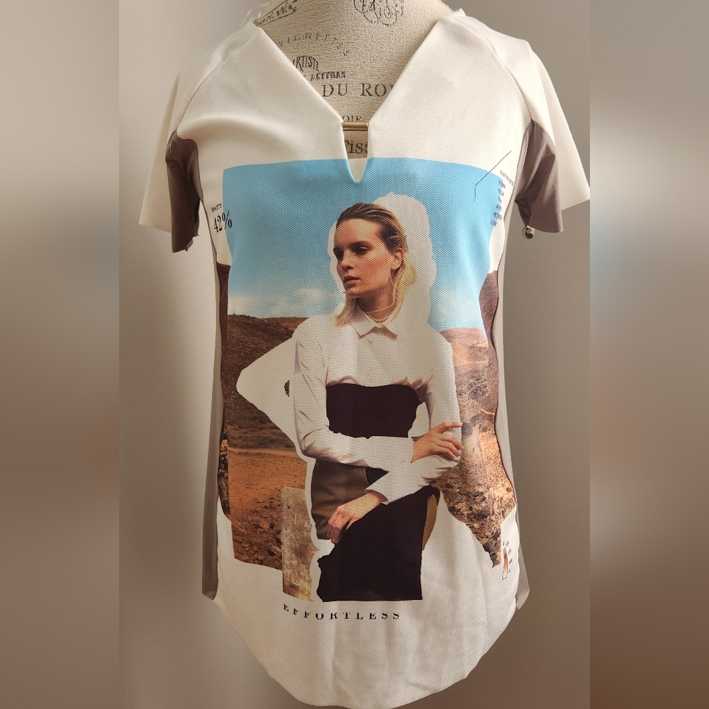 NEW! ZARA short sleeve modern graphic printed top, white in size S